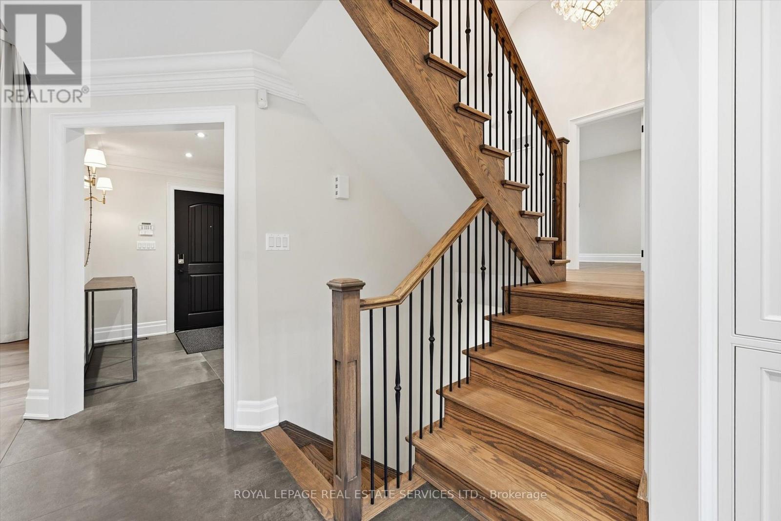 1601 Venetia Drive, Oakville, Ontario  L6L 1K8 - Photo 16 - W12918888