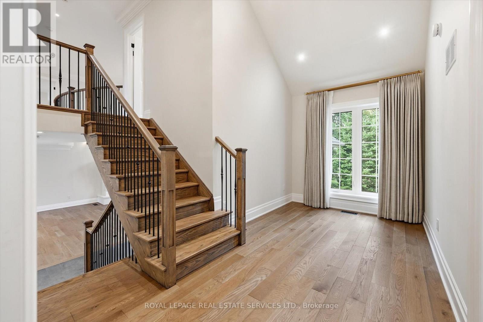 1601 Venetia Drive, Oakville, Ontario  L6L 1K8 - Photo 17 - W12918888