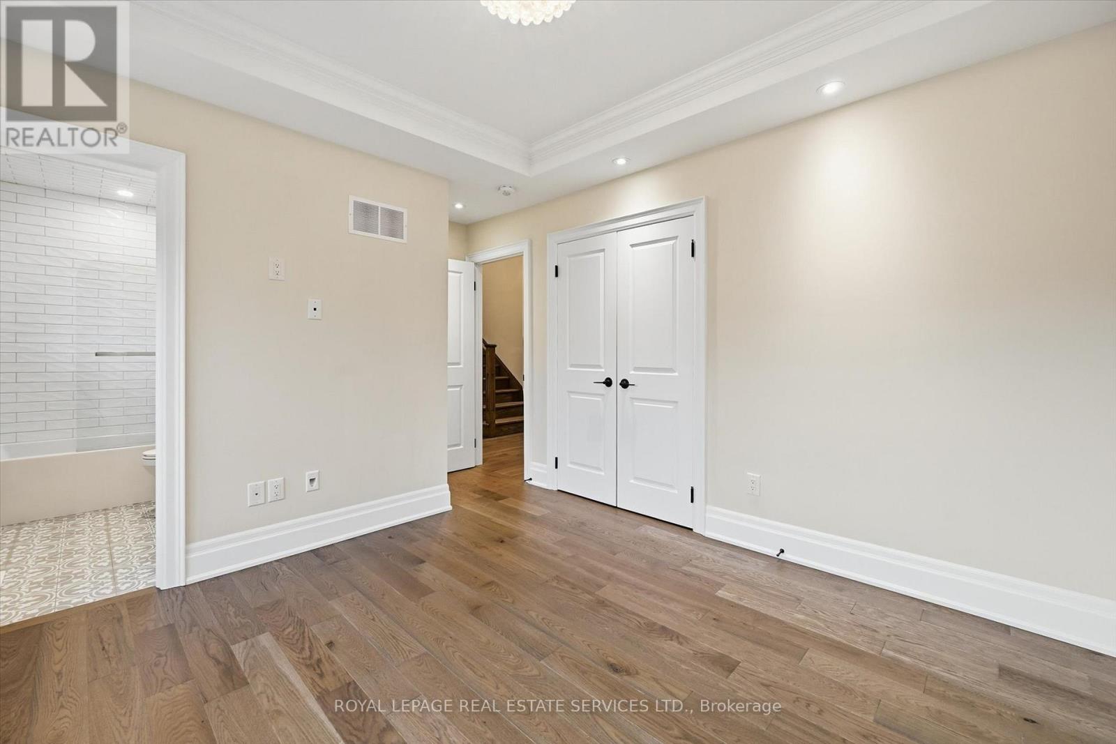 1601 Venetia Drive, Oakville, Ontario  L6L 1K8 - Photo 20 - W12918888