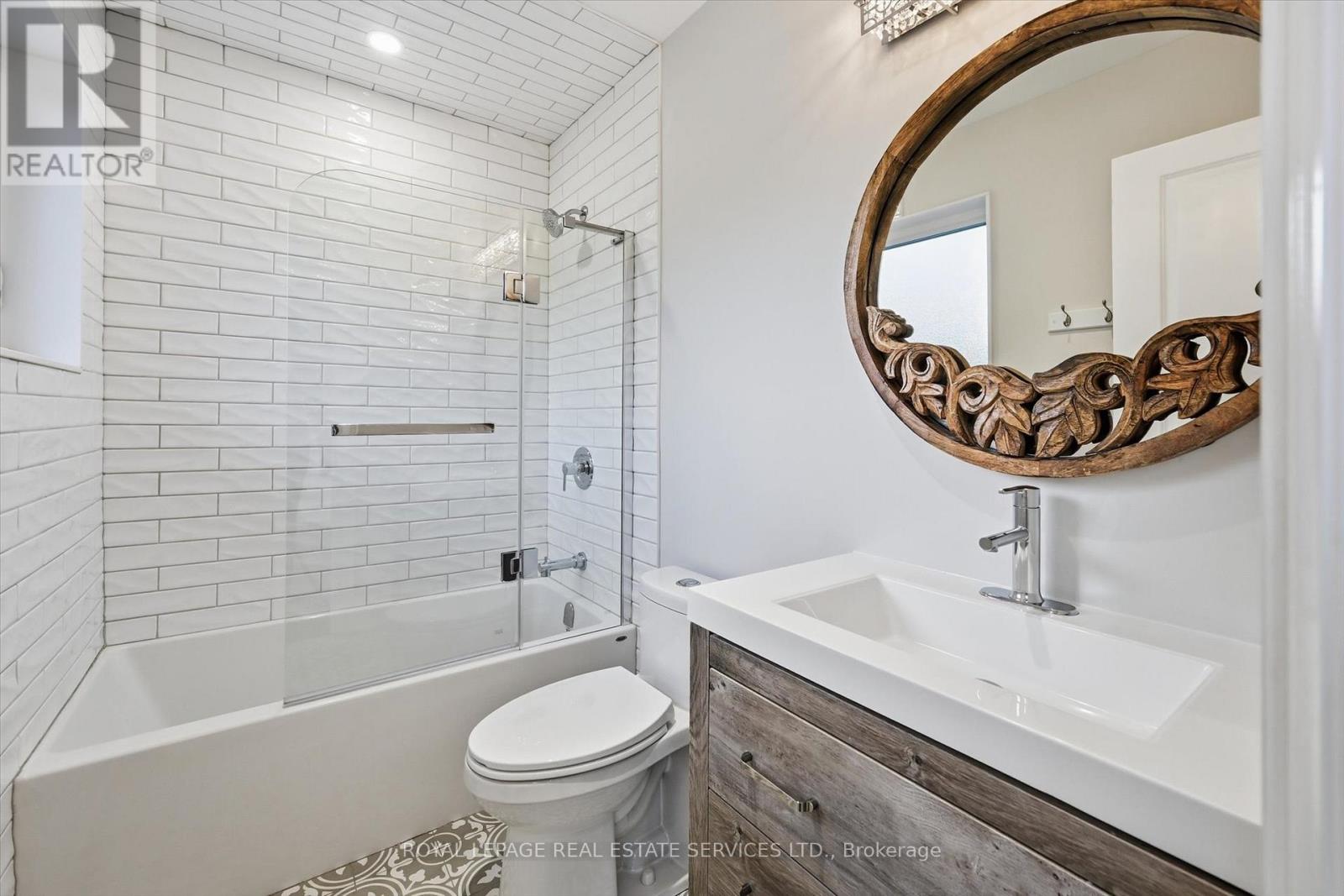 1601 Venetia Drive, Oakville, Ontario  L6L 1K8 - Photo 21 - W12918888