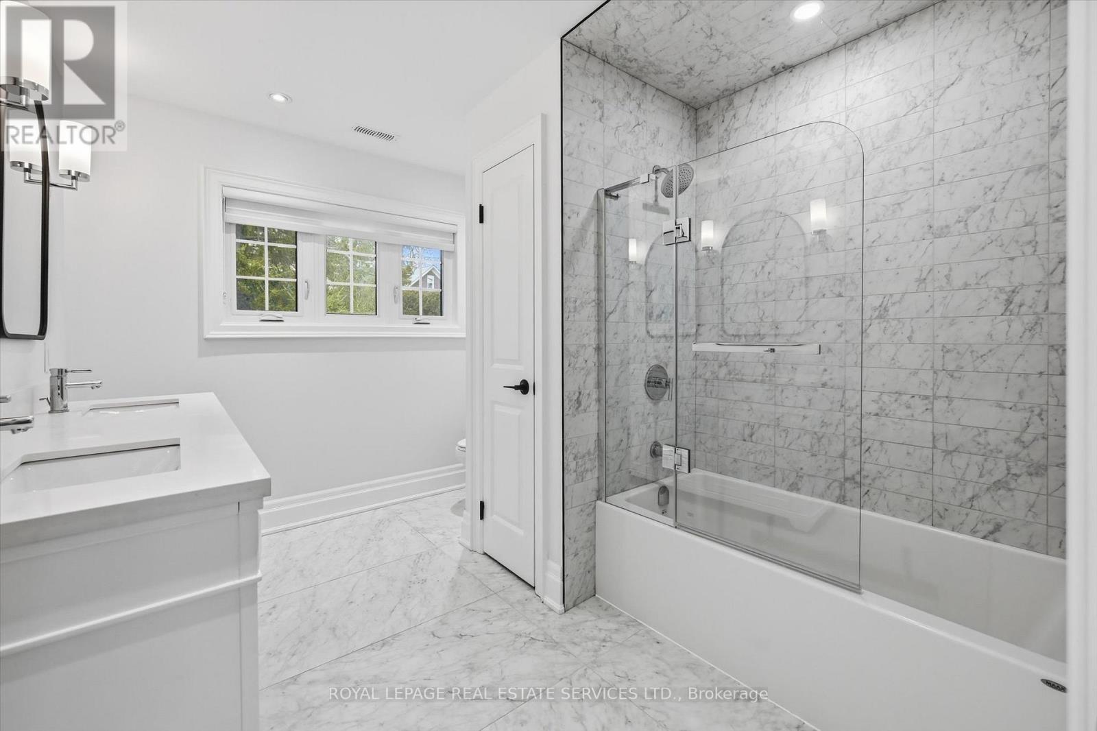 1601 Venetia Drive, Oakville, Ontario  L6L 1K8 - Photo 24 - W12918888