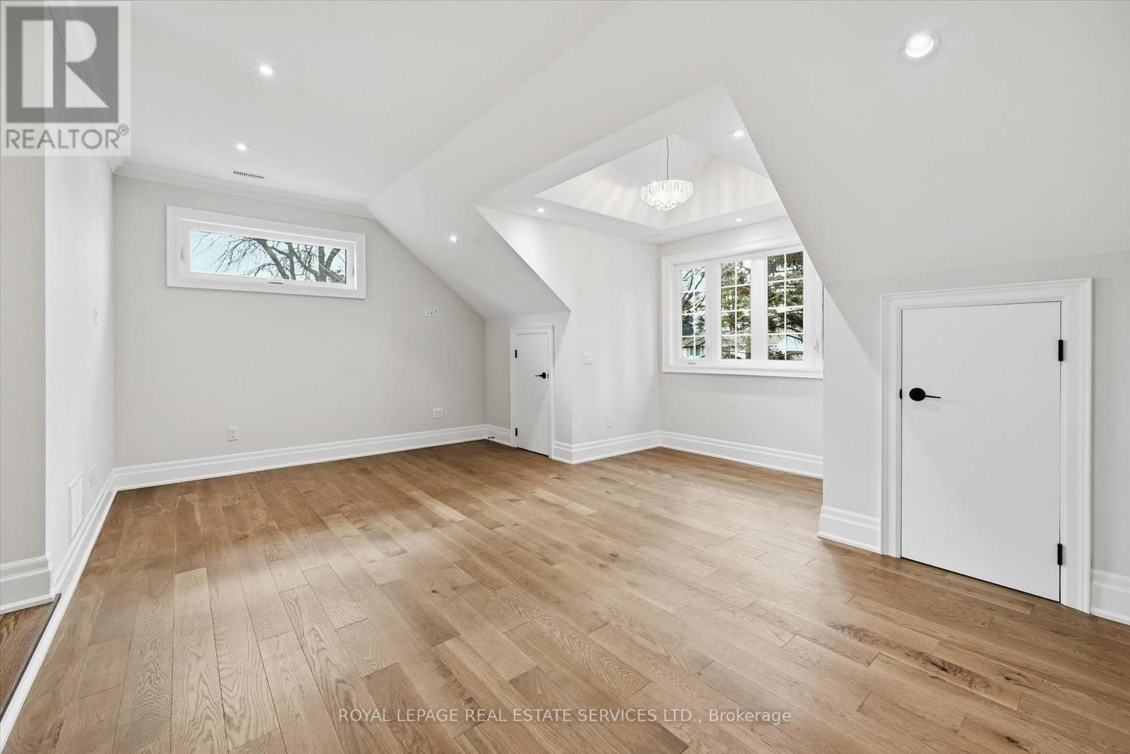 1601 Venetia Drive, Oakville, Ontario  L6L 1K8 - Photo 31 - W12918888