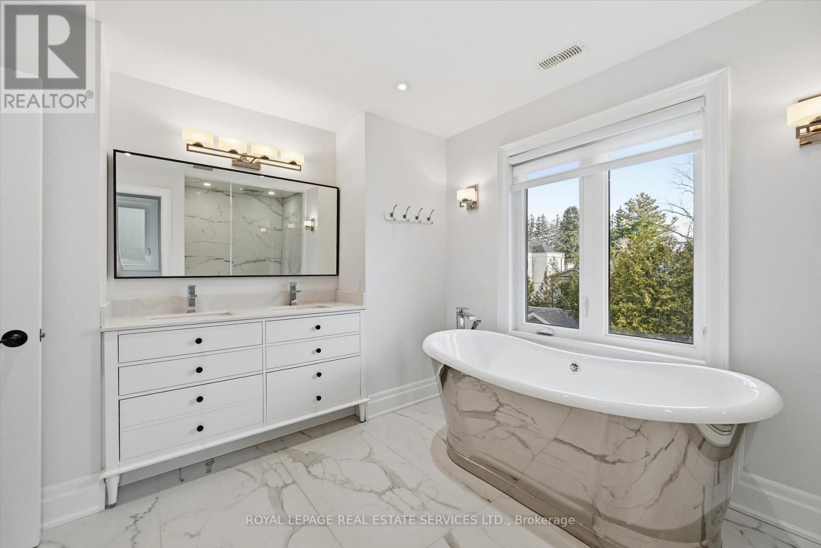 1601 Venetia Drive, Oakville, Ontario  L6L 1K8 - Photo 33 - W12918888