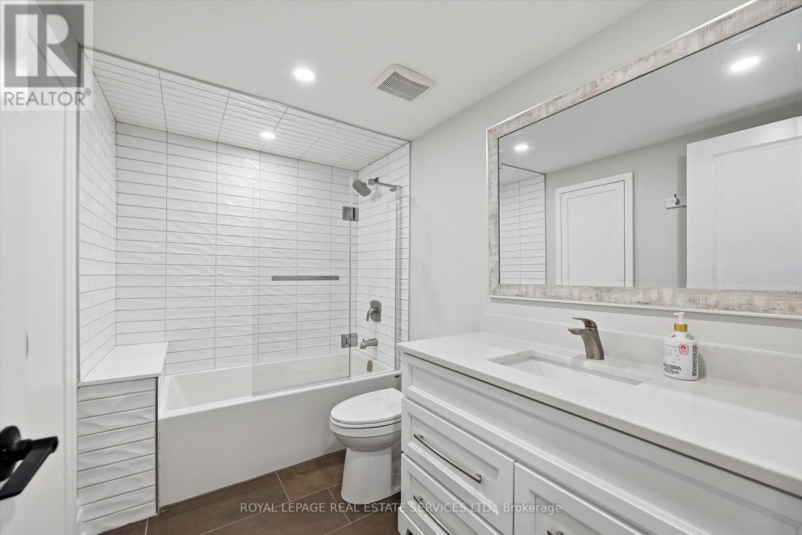 1601 Venetia Drive, Oakville, Ontario  L6L 1K8 - Photo 36 - W12918888