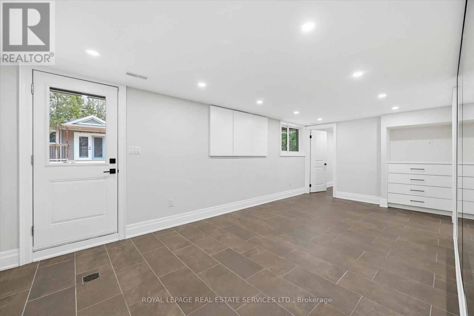 1601 Venetia Drive, Oakville, Ontario  L6L 1K8 - Photo 37 - W12918888