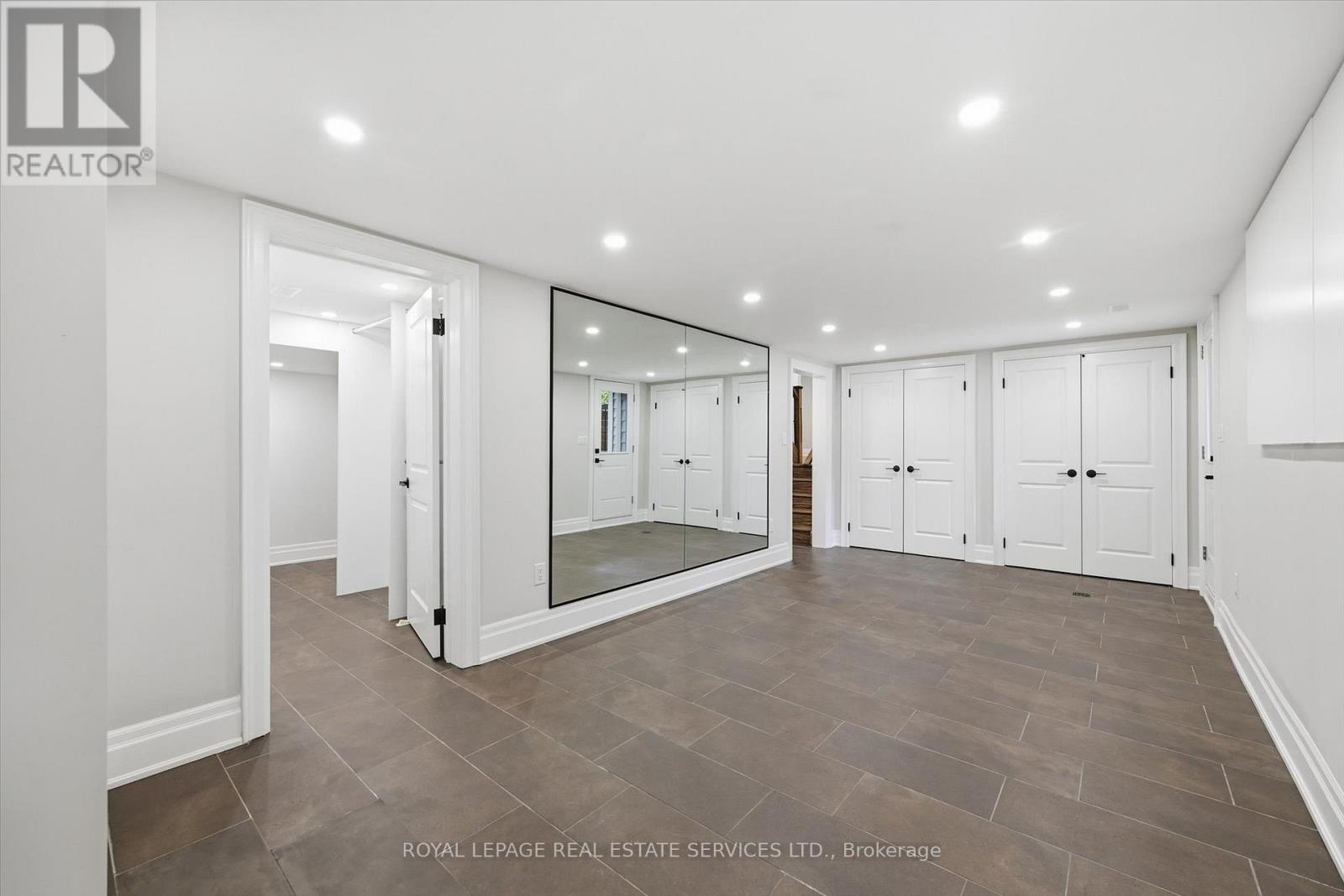 1601 Venetia Drive, Oakville, Ontario  L6L 1K8 - Photo 38 - W12918888