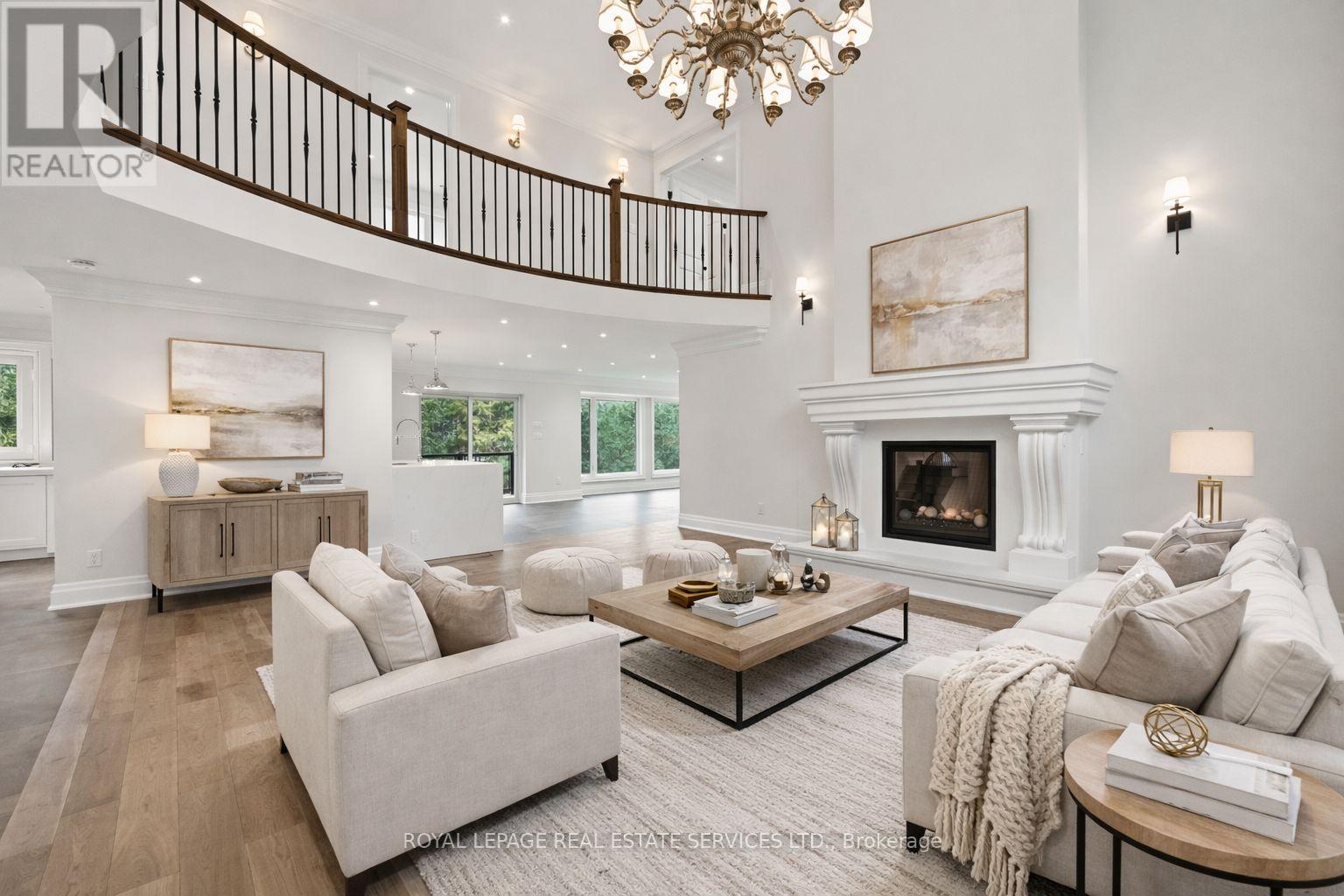 1601 Venetia Drive, Oakville, Ontario  L6L 1K8 - Photo 4 - W12918888