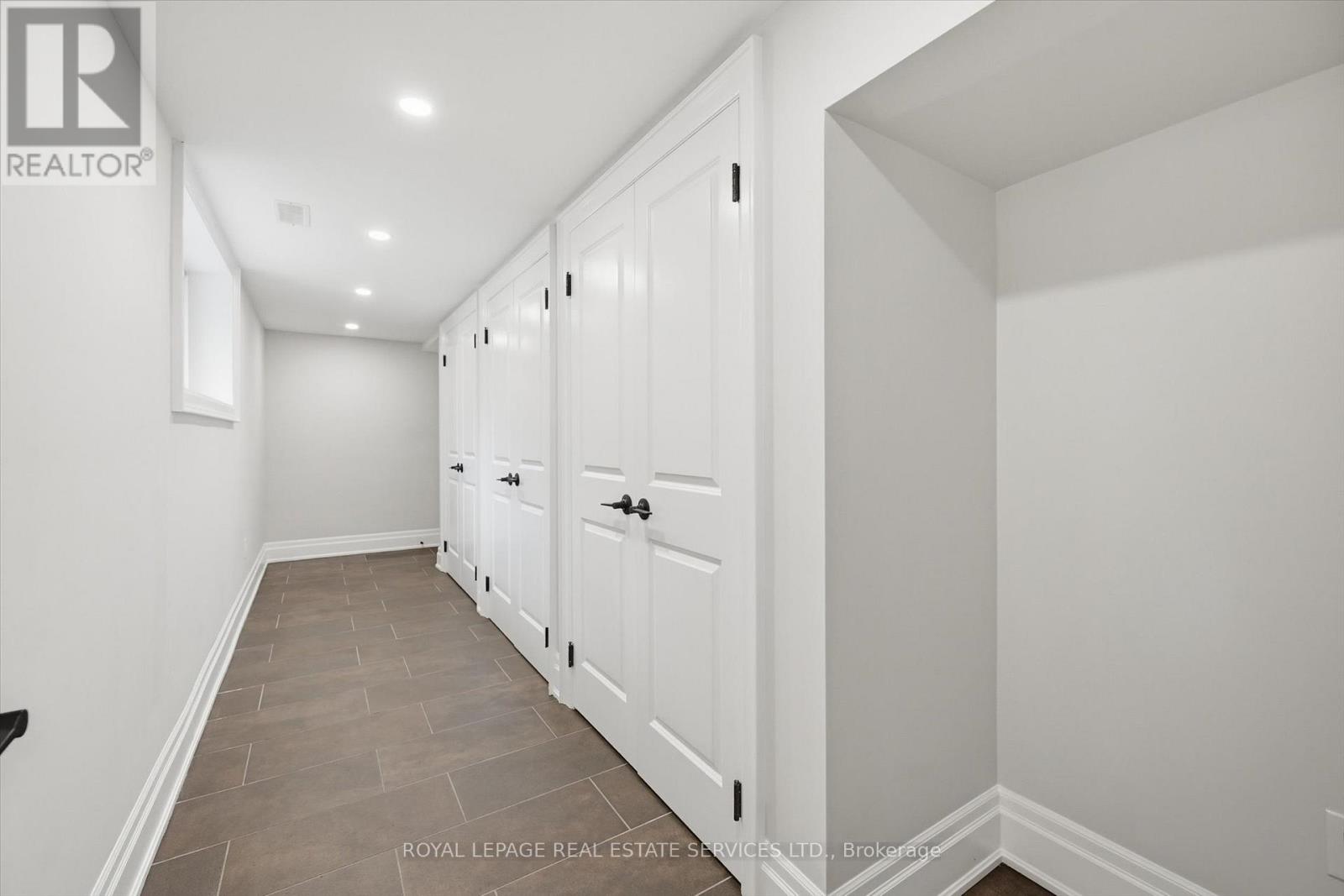 1601 Venetia Drive, Oakville, Ontario  L6L 1K8 - Photo 40 - W12918888