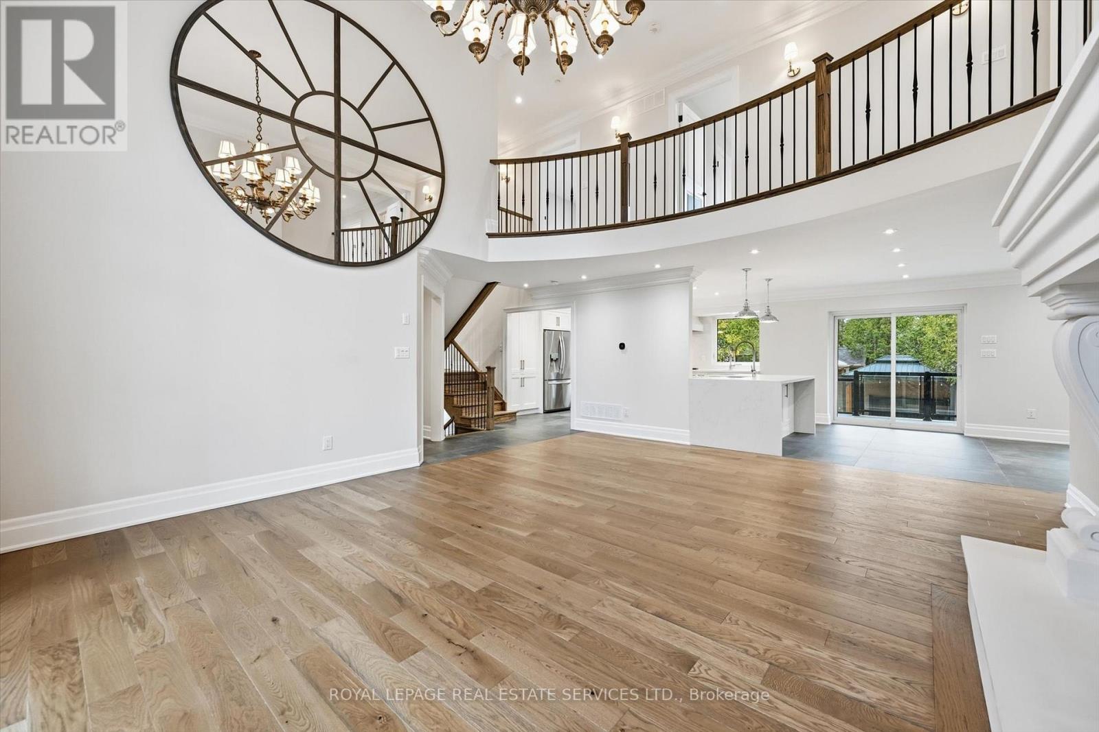 1601 Venetia Drive, Oakville, Ontario  L6L 1K8 - Photo 5 - W12918888