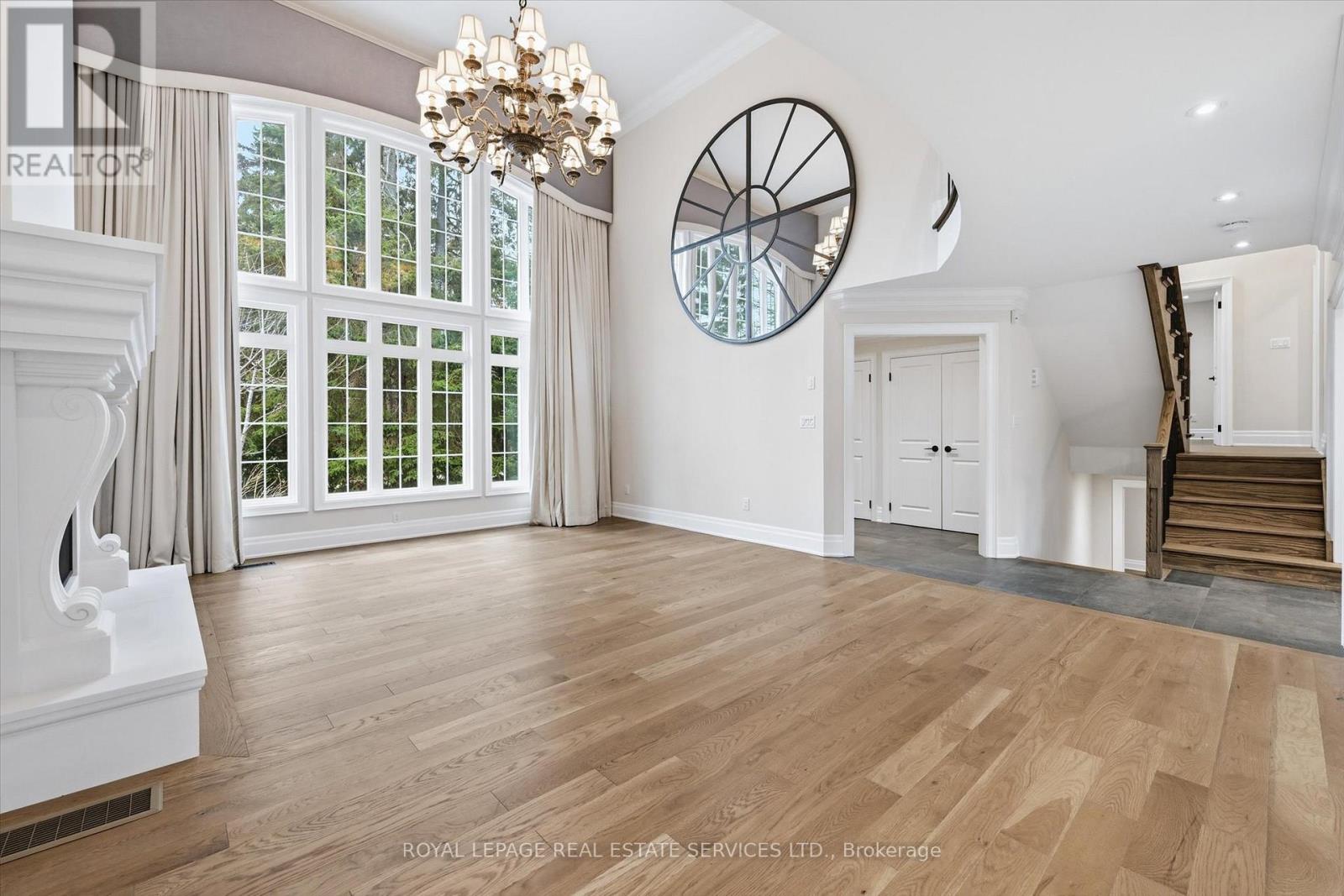 1601 Venetia Drive, Oakville, Ontario  L6L 1K8 - Photo 6 - W12918888