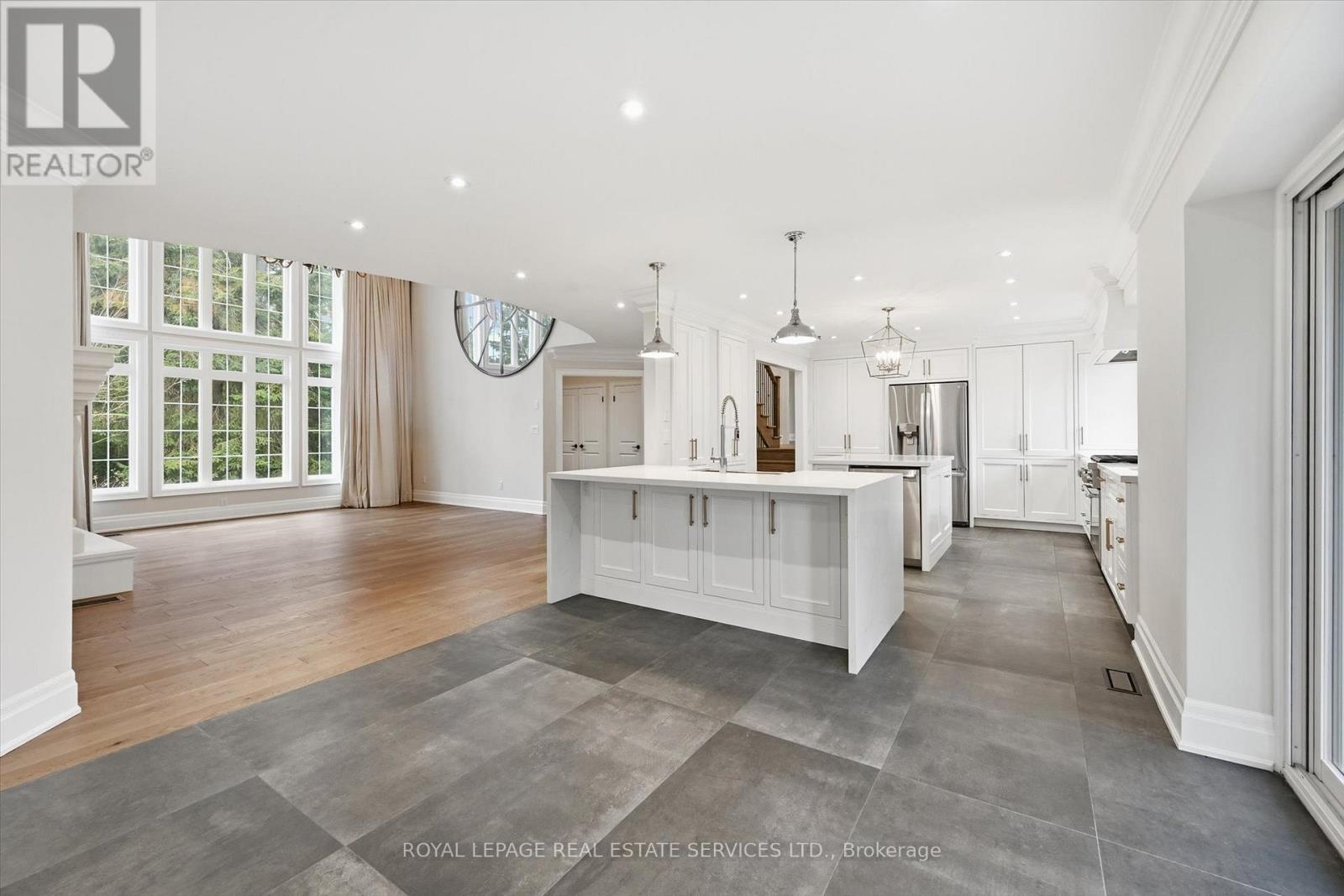 1601 Venetia Drive, Oakville, Ontario  L6L 1K8 - Photo 8 - W12918888