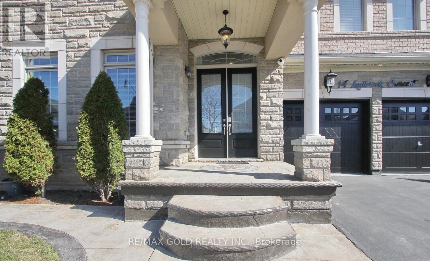 14 Ladbrook Crescent, Brampton, Ontario  L6X 5H6 - Photo 3 - W12918924