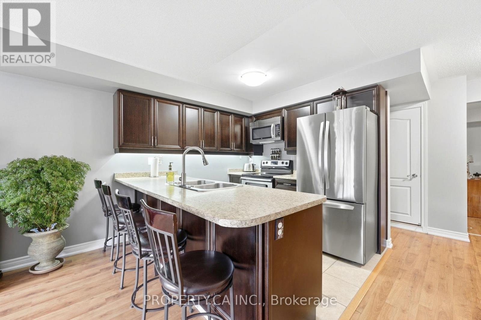 6 - 157 Isaac Devins Boulevard, Toronto, Ontario M9M 0C5 - Photo 11 - W12918938