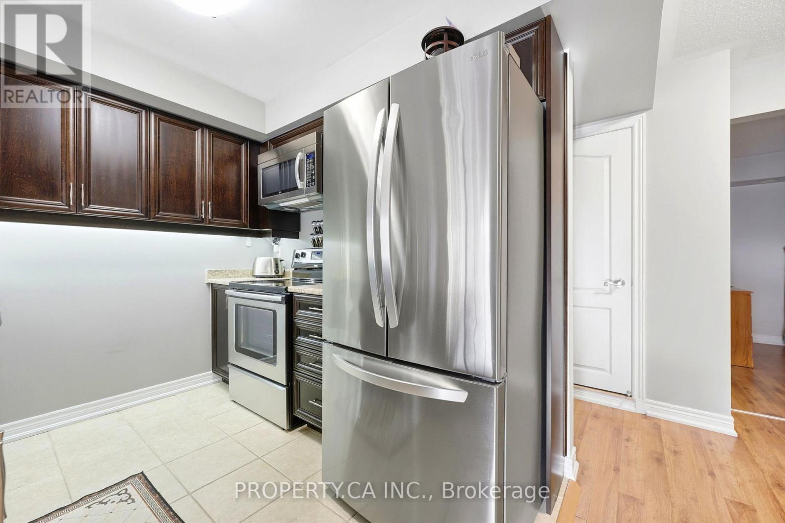 6 - 157 Isaac Devins Boulevard, Toronto, Ontario M9M 0C5 - Photo 14 - W12918938