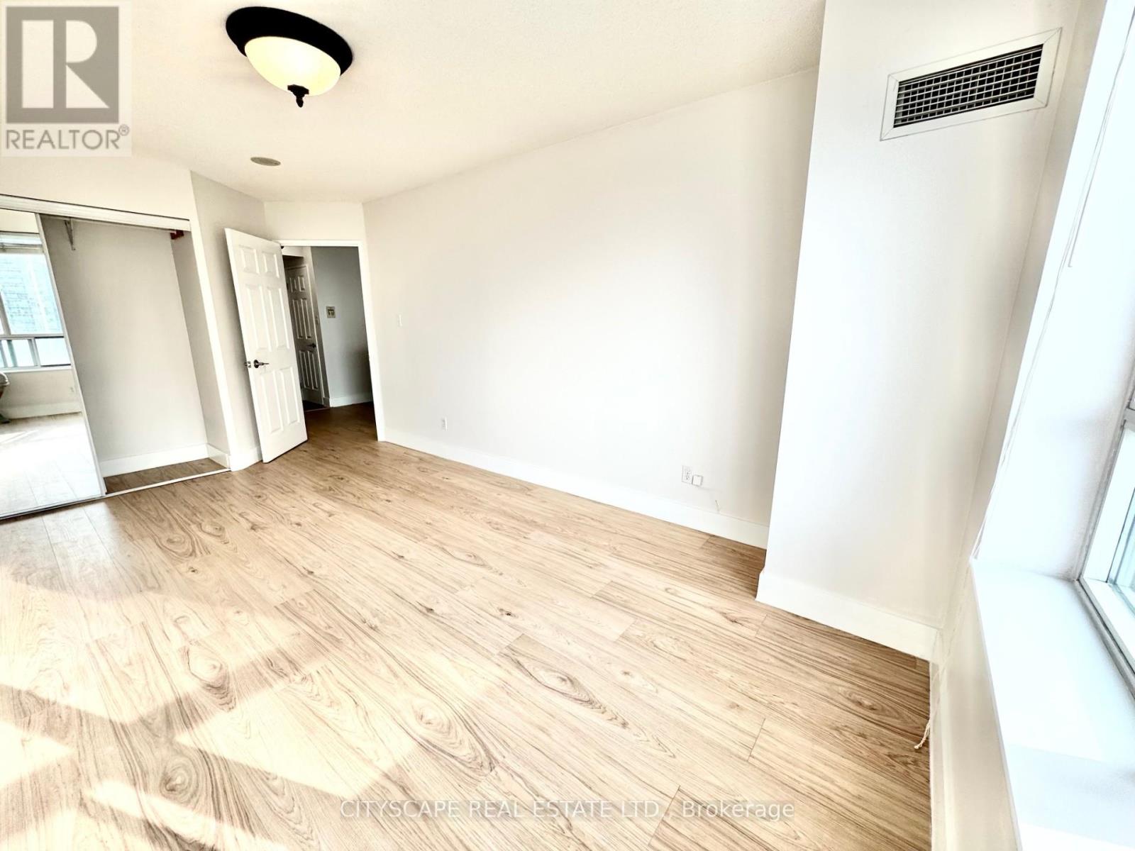 #1606 - 156 Enfield Place, Mississauga (City Centre), Ontario  L5B 4L8 - Photo 10 - W12918980