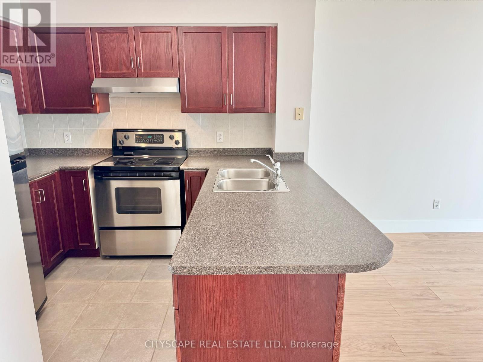 #1606 - 156 Enfield Place, Mississauga (City Centre), Ontario  L5B 4L8 - Photo 6 - W12918980