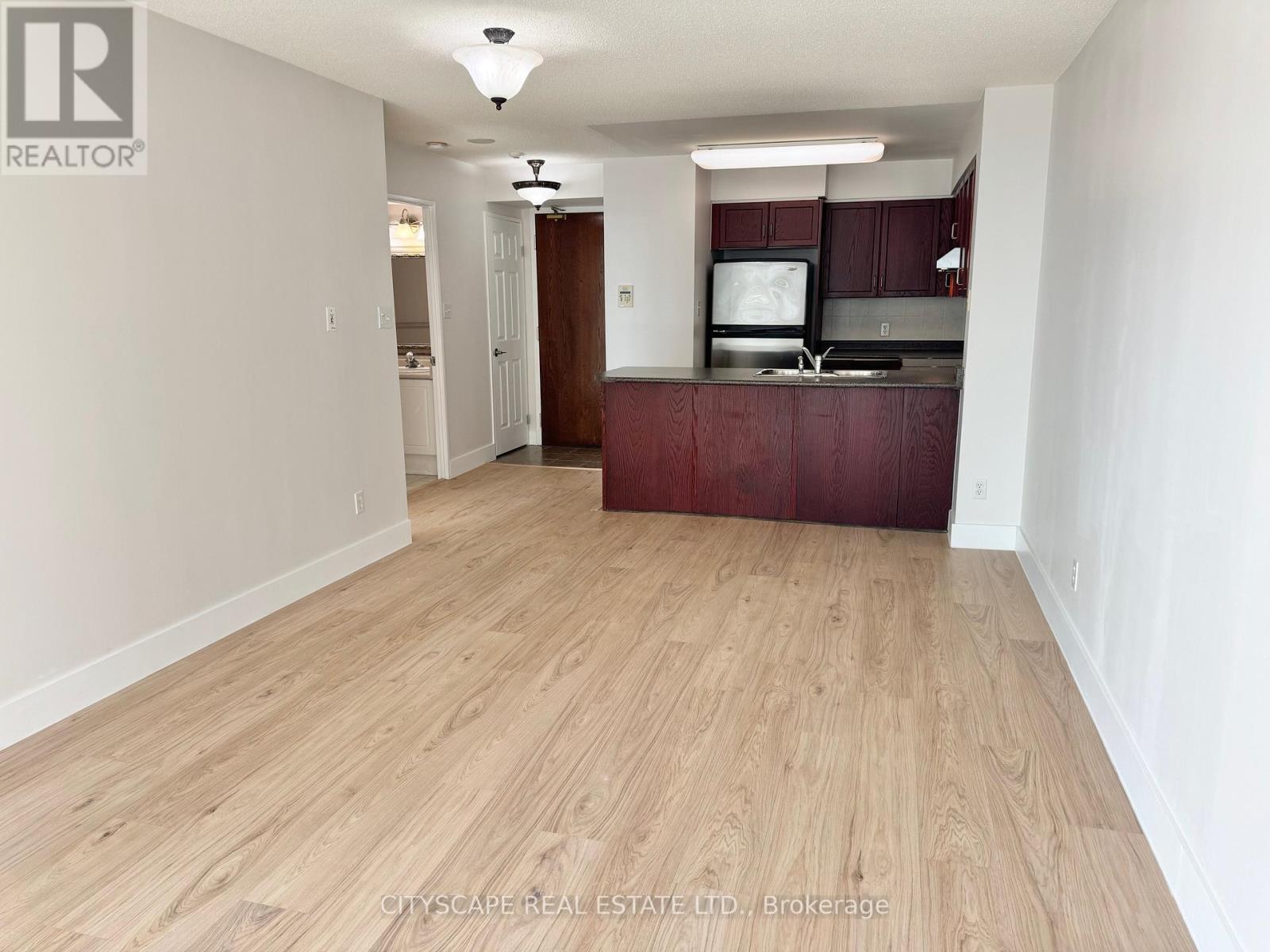 #1606 - 156 Enfield Place, Mississauga (City Centre), Ontario  L5B 4L8 - Photo 7 - W12918980