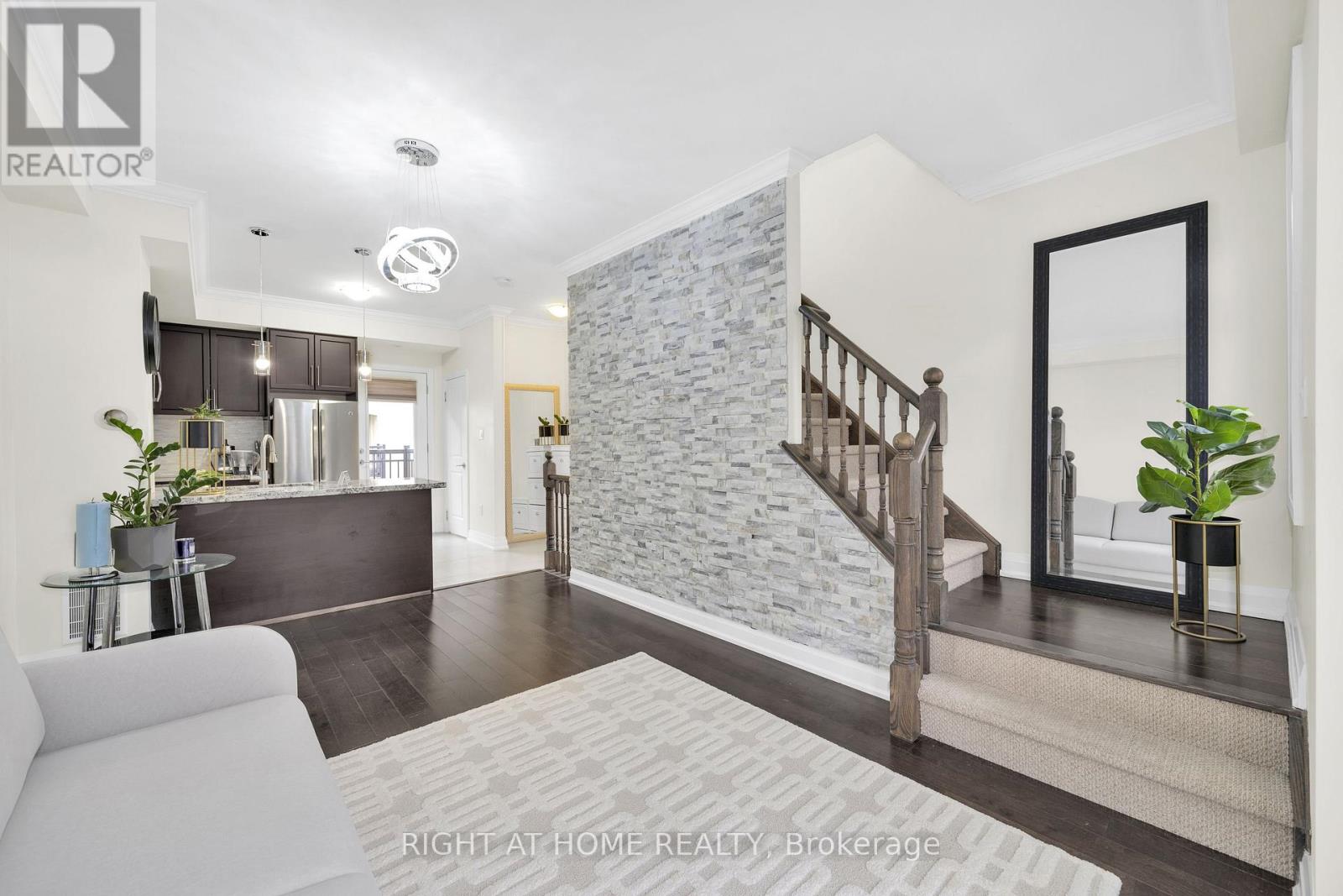 18 - 3077 Cawthra Road, Mississauga, Ontario  L5A 2X4 - Photo 5 - W12919024