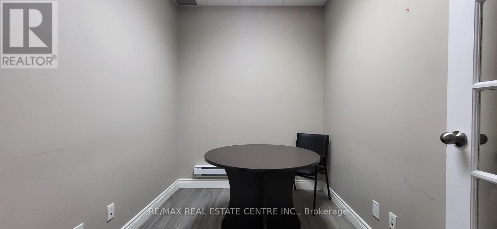 220-221 - 1550 South Gateway Road, Mississauga, Ontario L4W 5G6 - Photo 14 - W12919030