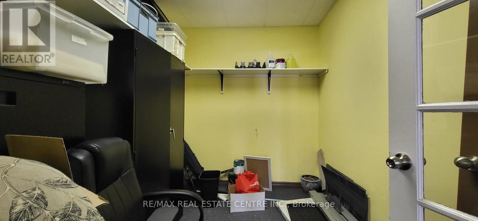 220-221 - 1550 South Gateway Road, Mississauga, Ontario L4W 5G6 - Photo 18 - W12919030