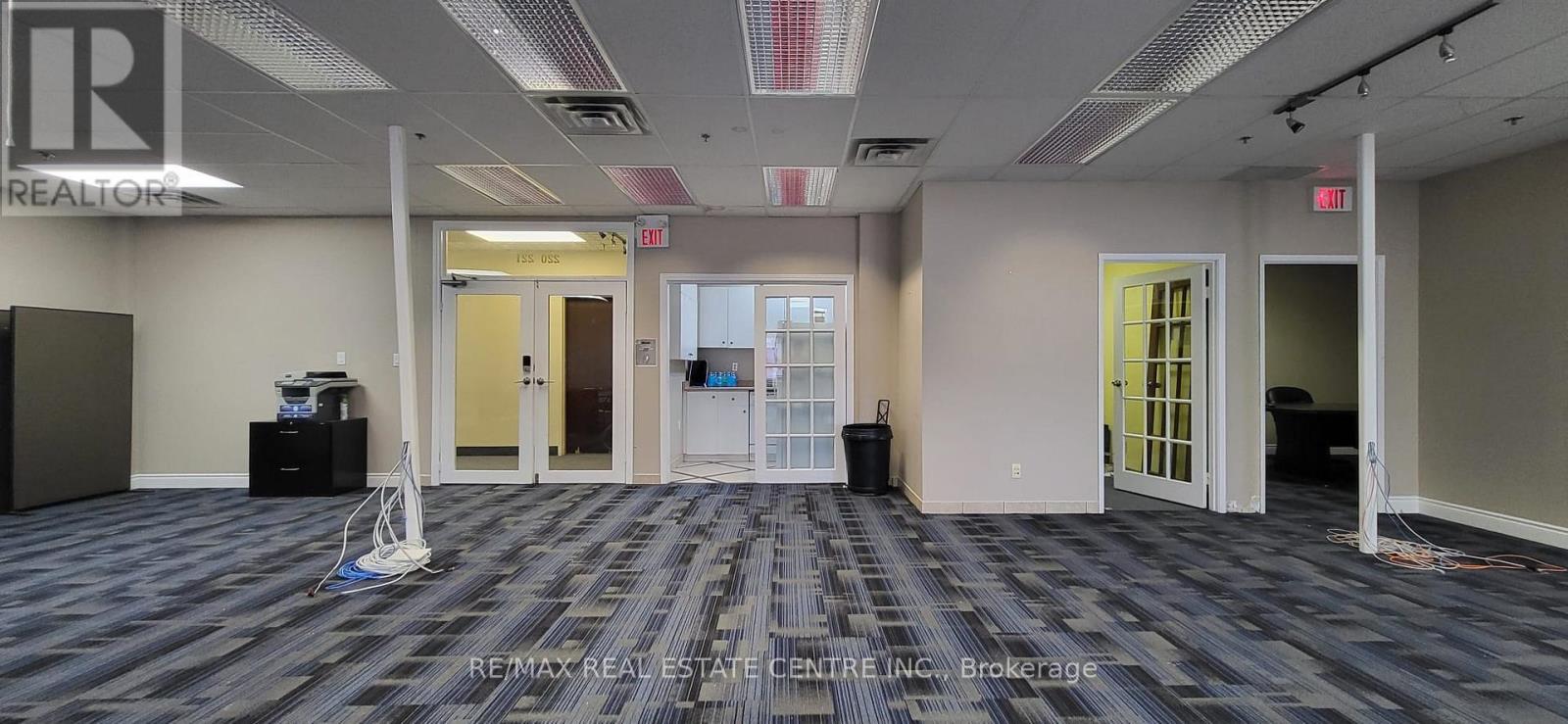 220-221 - 1550 South Gateway Road, Mississauga, Ontario L4W 5G6 - Photo 2 - W12919030