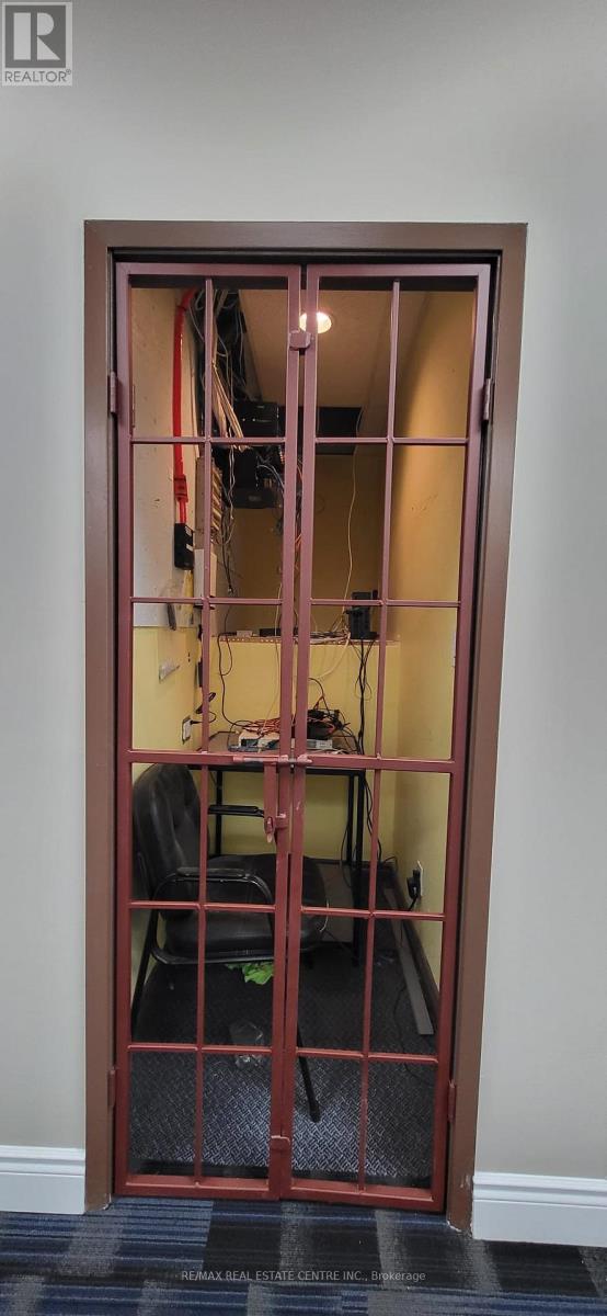 220-221 - 1550 South Gateway Road, Mississauga, Ontario L4W 5G6 - Photo 26 - W12919030