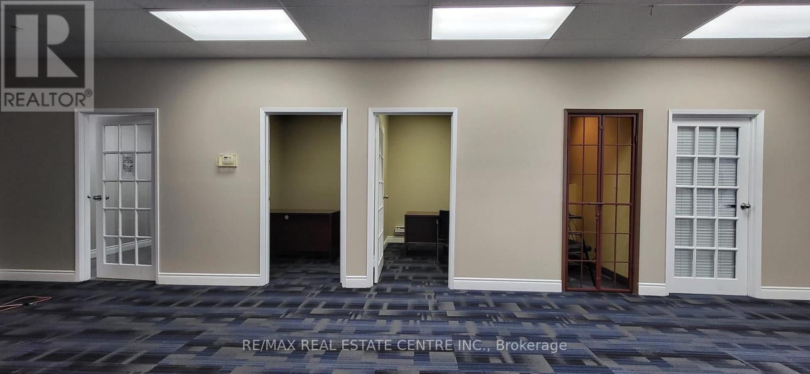 220-221 - 1550 South Gateway Road, Mississauga, Ontario L4W 5G6 - Photo 3 - W12919030