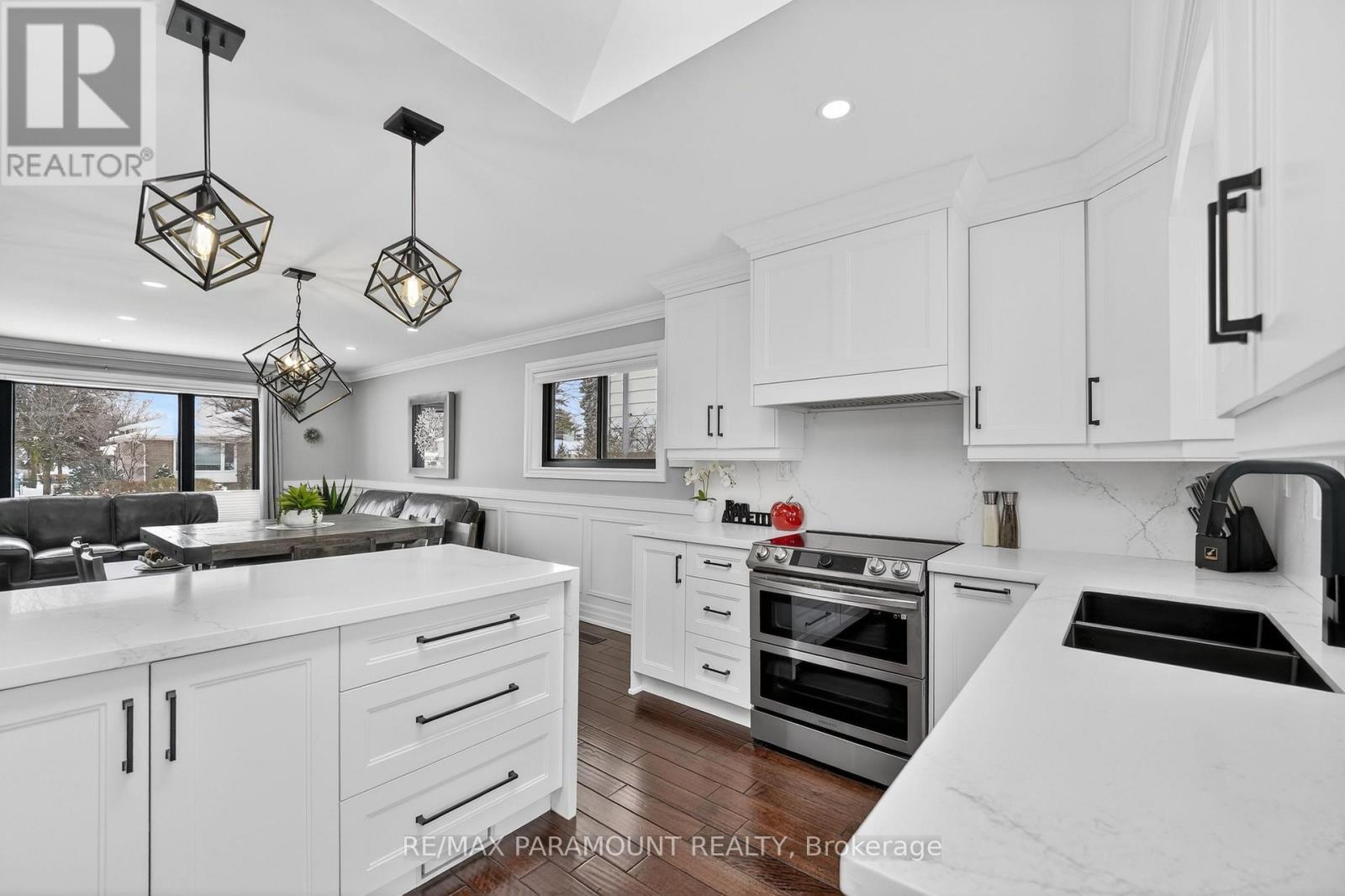 10 Farmington Drive, Brampton (Brampton East), Ontario  L6W 2V2 - Photo 13 - W12919046