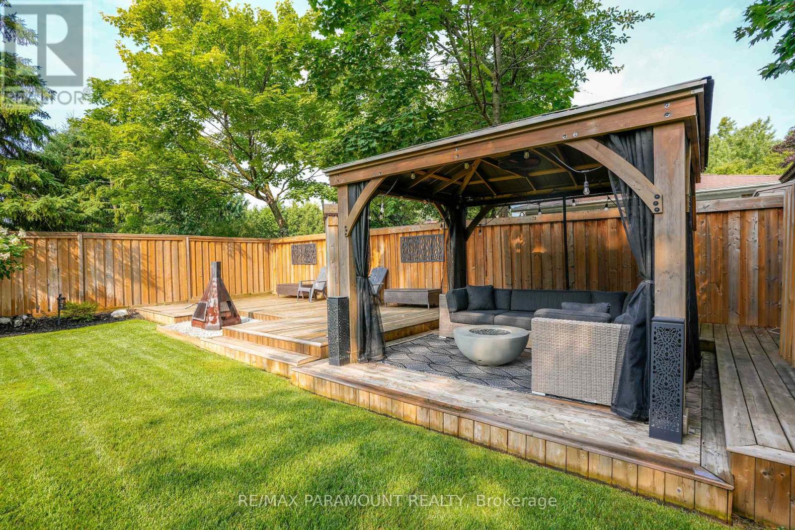 10 Farmington Drive, Brampton (Brampton East), Ontario  L6W 2V2 - Photo 38 - W12919046