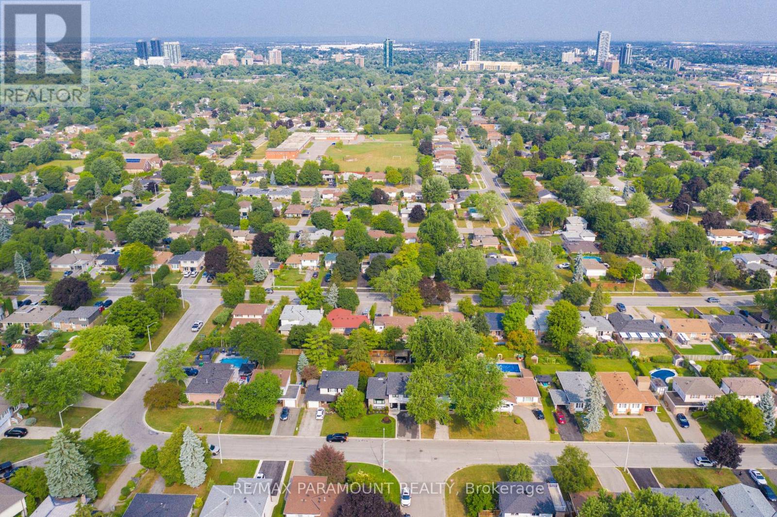 10 Farmington Drive, Brampton (Brampton East), Ontario  L6W 2V2 - Photo 49 - W12919046