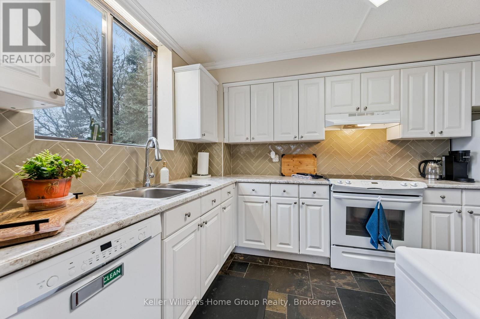 201 - 93 Westwood Road, Guelph, Ontario  N1H 7J7 - Photo 11 - X12915948