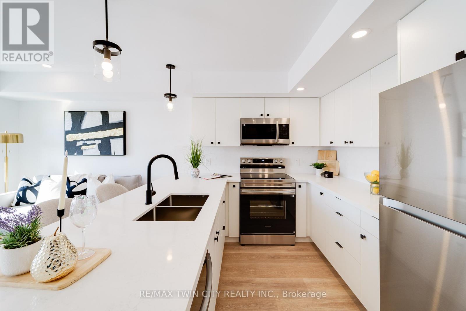 2 - 825 Stirling Avenue S, Kitchener, Ontario  N2M 3K4 - Photo 2 - X12918722