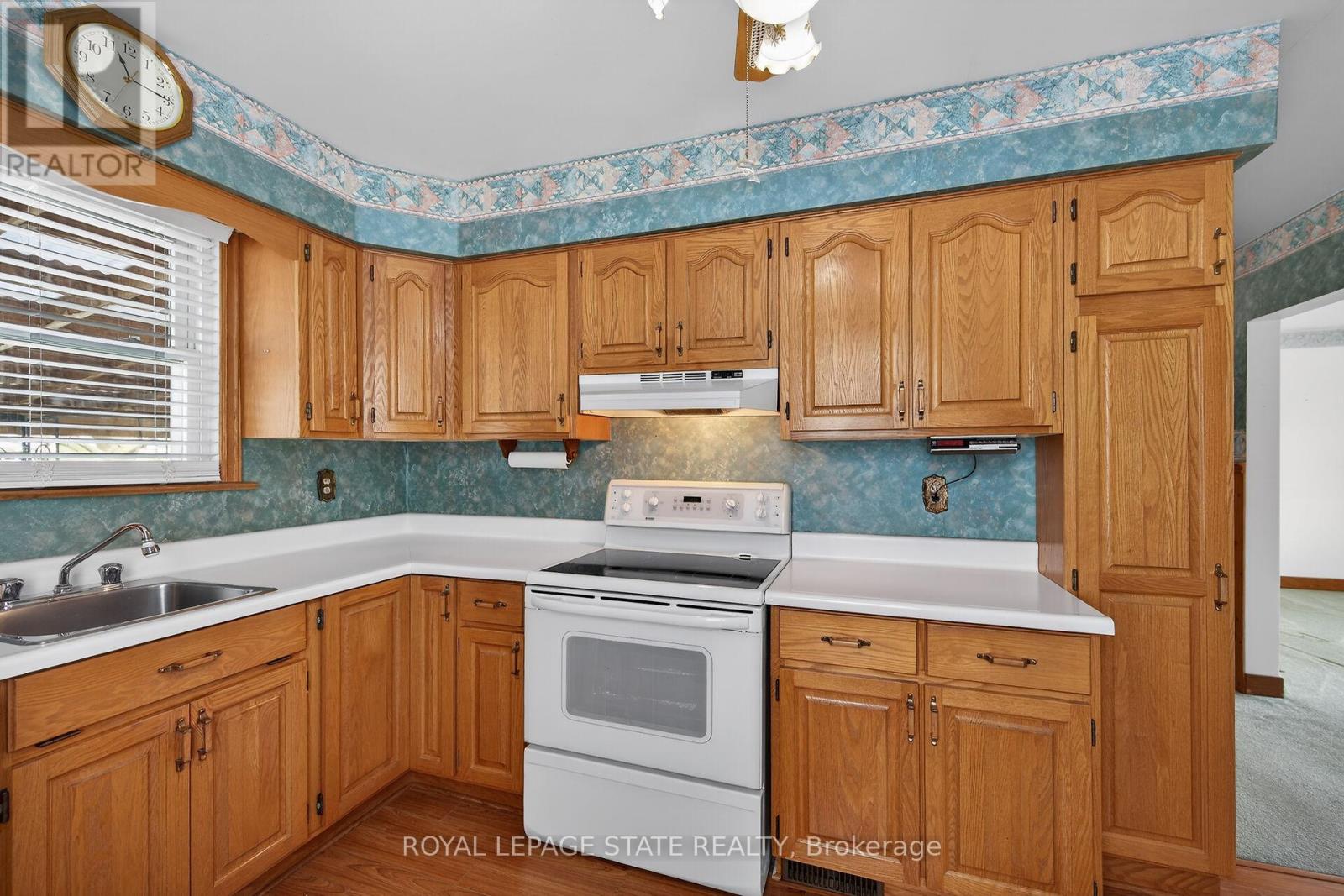 21 Lakeview Avenue, Grimsby, Ontario  L3M 3L9 - Photo 11 - X12918818