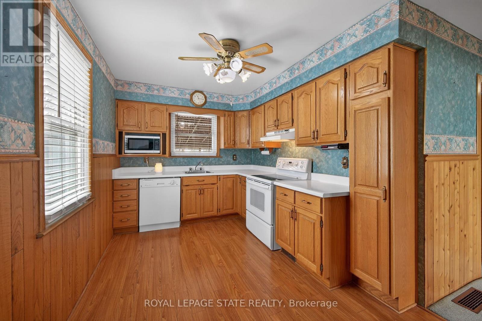 21 Lakeview Avenue, Grimsby, Ontario  L3M 3L9 - Photo 12 - X12918818