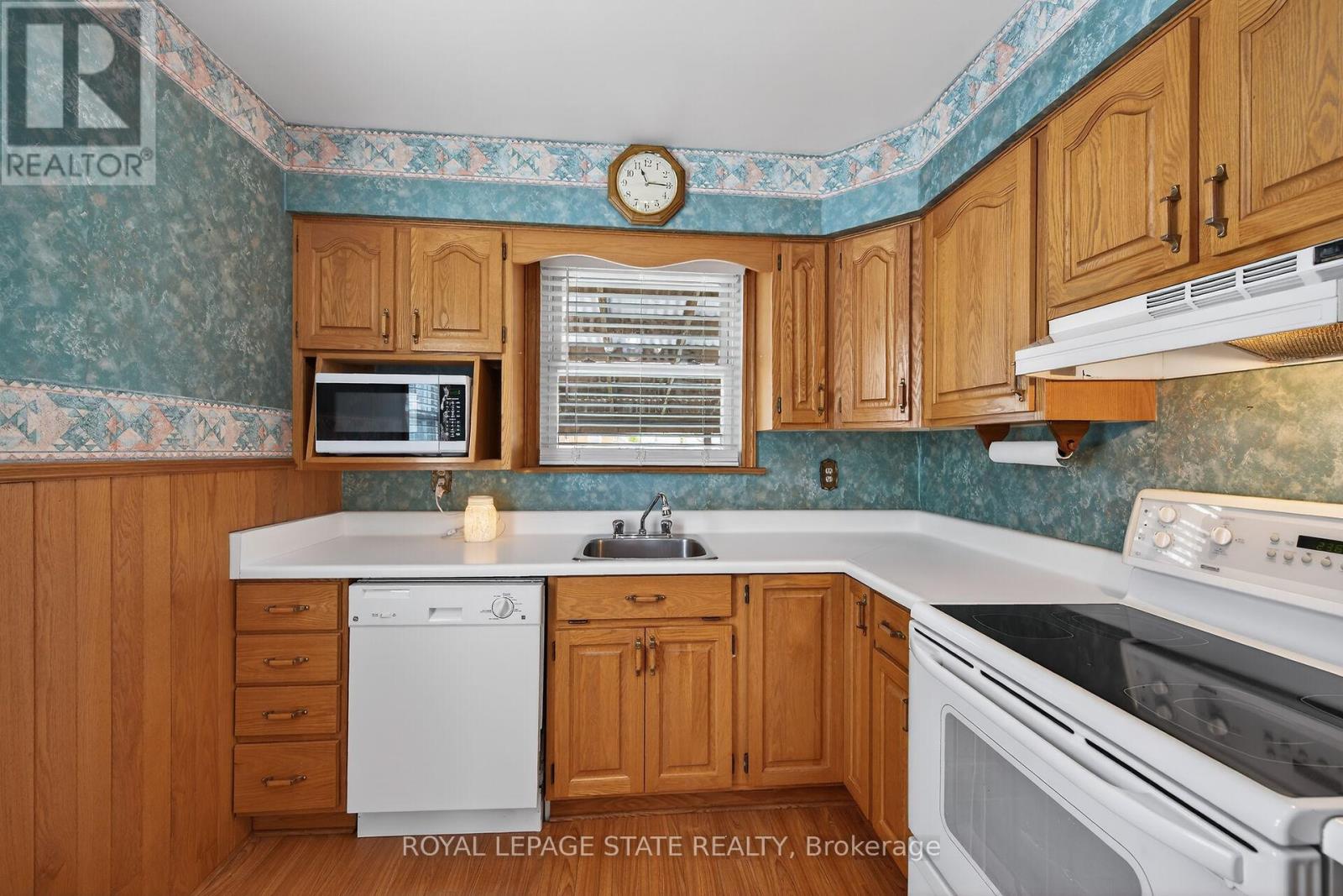 21 Lakeview Avenue, Grimsby, Ontario  L3M 3L9 - Photo 13 - X12918818