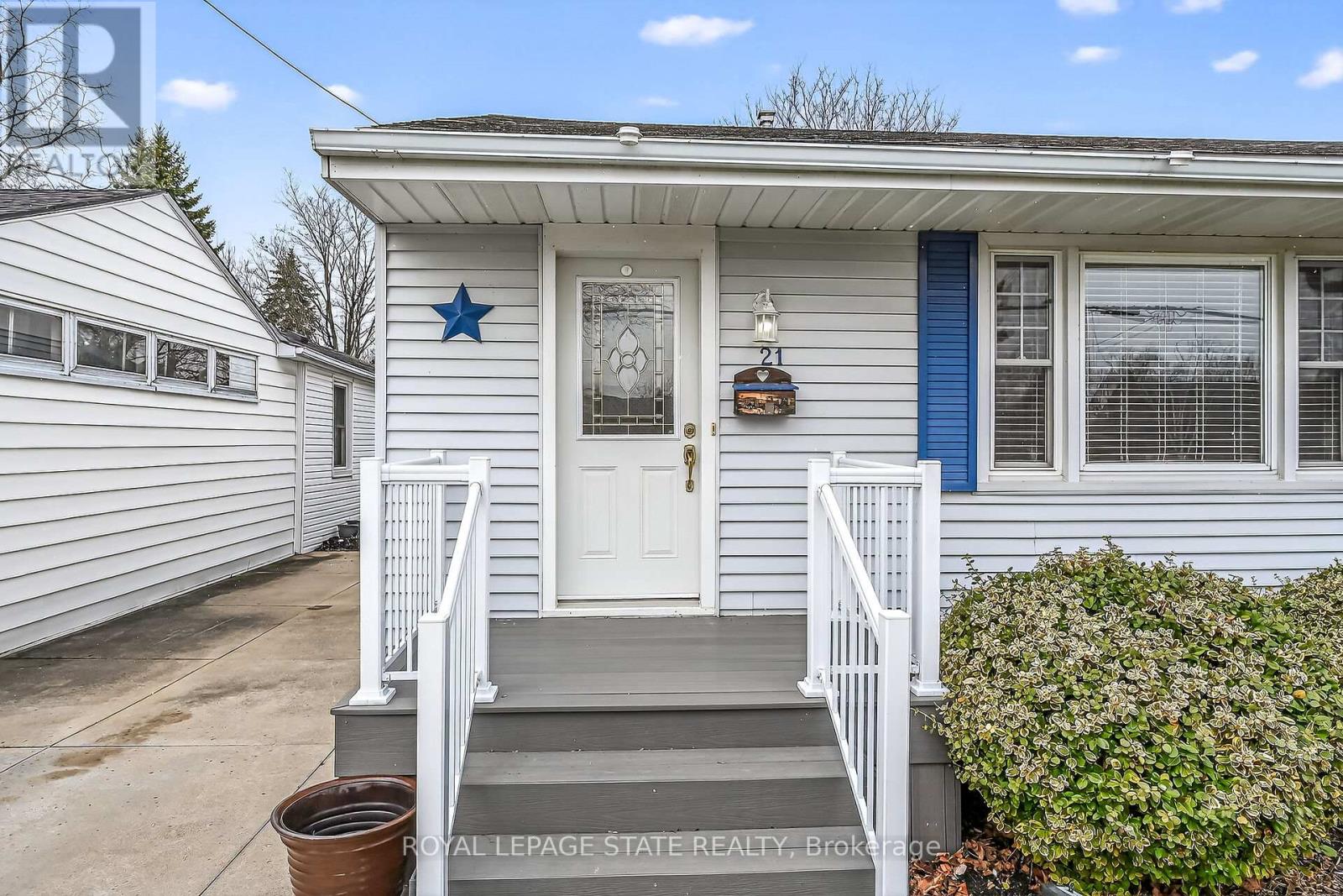 21 Lakeview Avenue, Grimsby, Ontario  L3M 3L9 - Photo 3 - X12918818