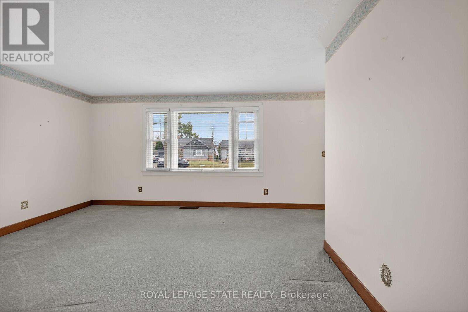 21 Lakeview Avenue, Grimsby, Ontario  L3M 3L9 - Photo 9 - X12918818