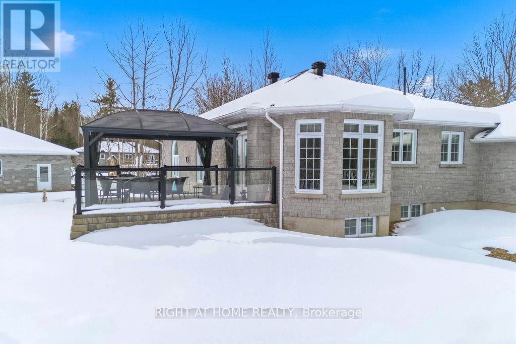 80 Rahns Road, Laurentian Valley, Ontario  K8A 0H8 - Photo 10 - X12918894