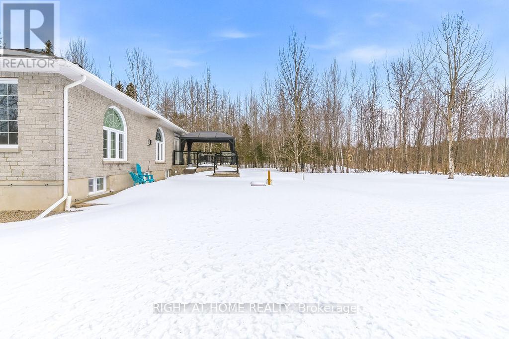 80 Rahns Road, Laurentian Valley, Ontario  K8A 0H8 - Photo 8 - X12918894