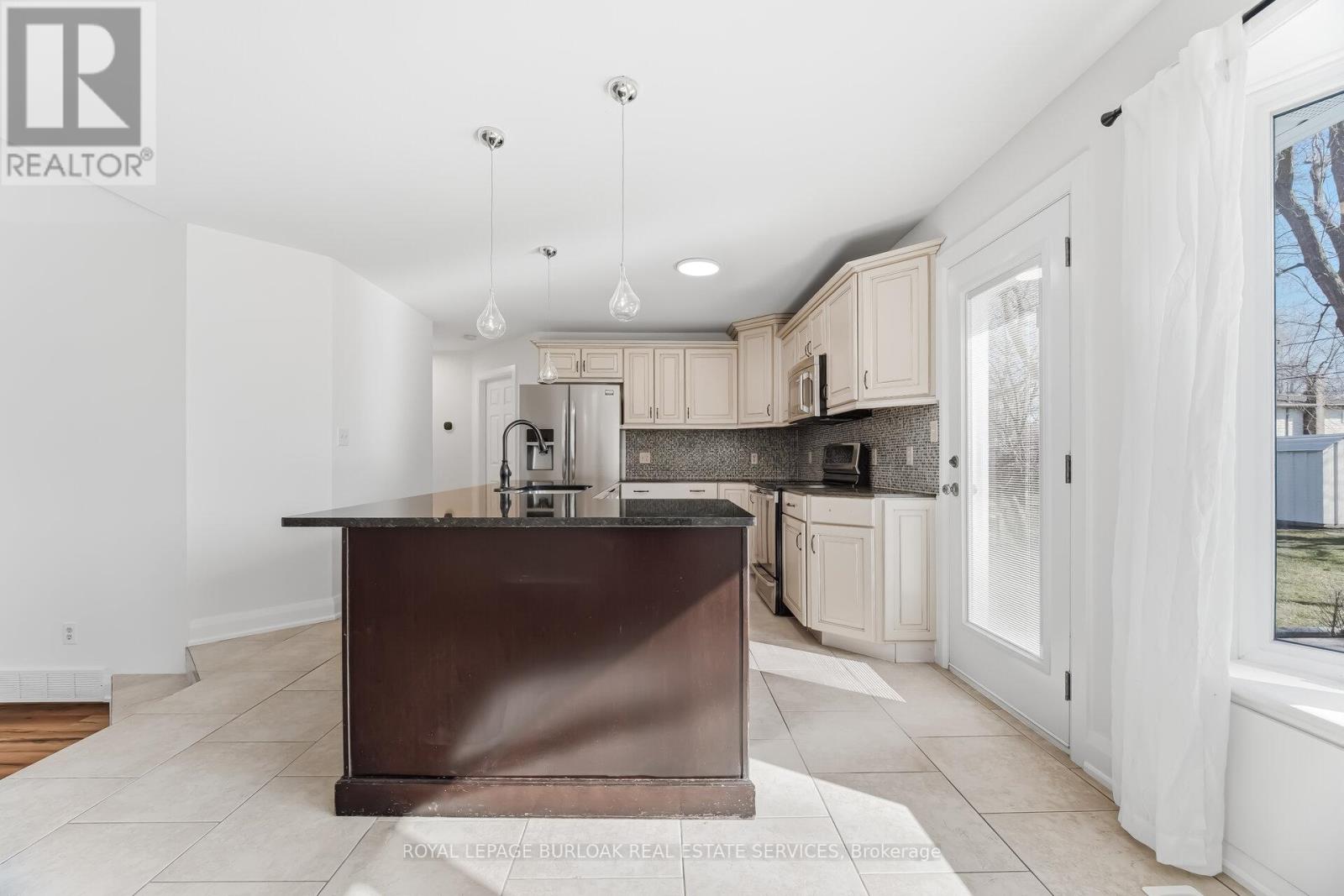 514 Buffalo Road, Fort Erie (Crescent Park), Ontario  L2A 5G8 - Photo 17 - X12919064