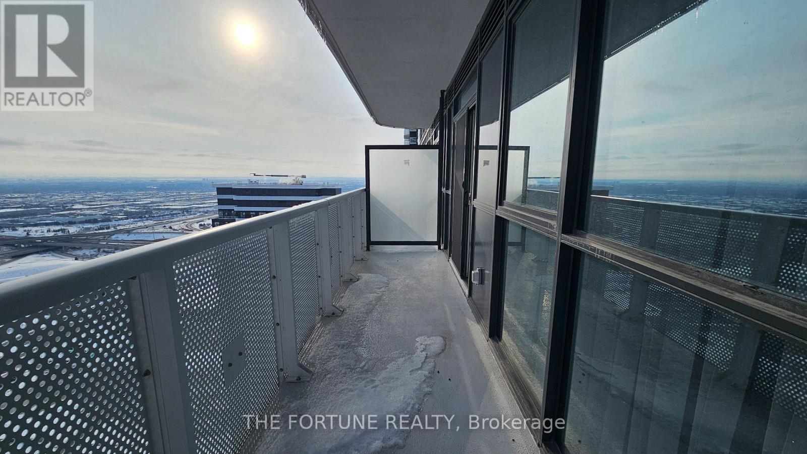 5710 - 8 Interchange Way, Vaughan, Ontario  L4K 0R2 - Photo 11 - N12796516