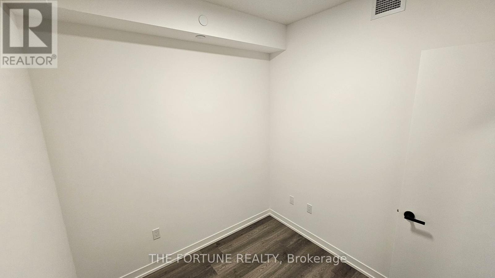 5710 - 8 Interchange Way, Vaughan, Ontario  L4K 0R2 - Photo 15 - N12796516