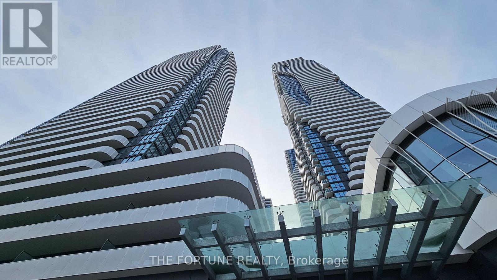 5710 - 8 Interchange Way, Vaughan, Ontario  L4K 0R2 - Photo 2 - N12796516