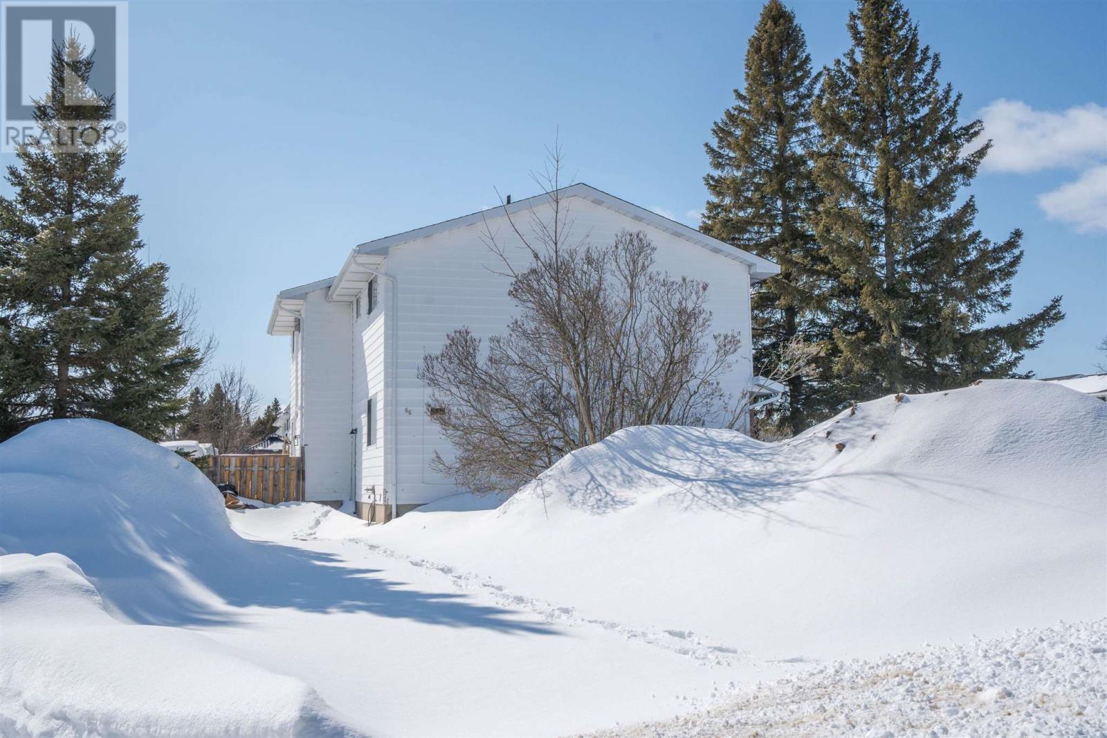 66 Robin St, Sault Ste. Marie, Ontario  P6A 5X9 - Photo 2 - SM260517