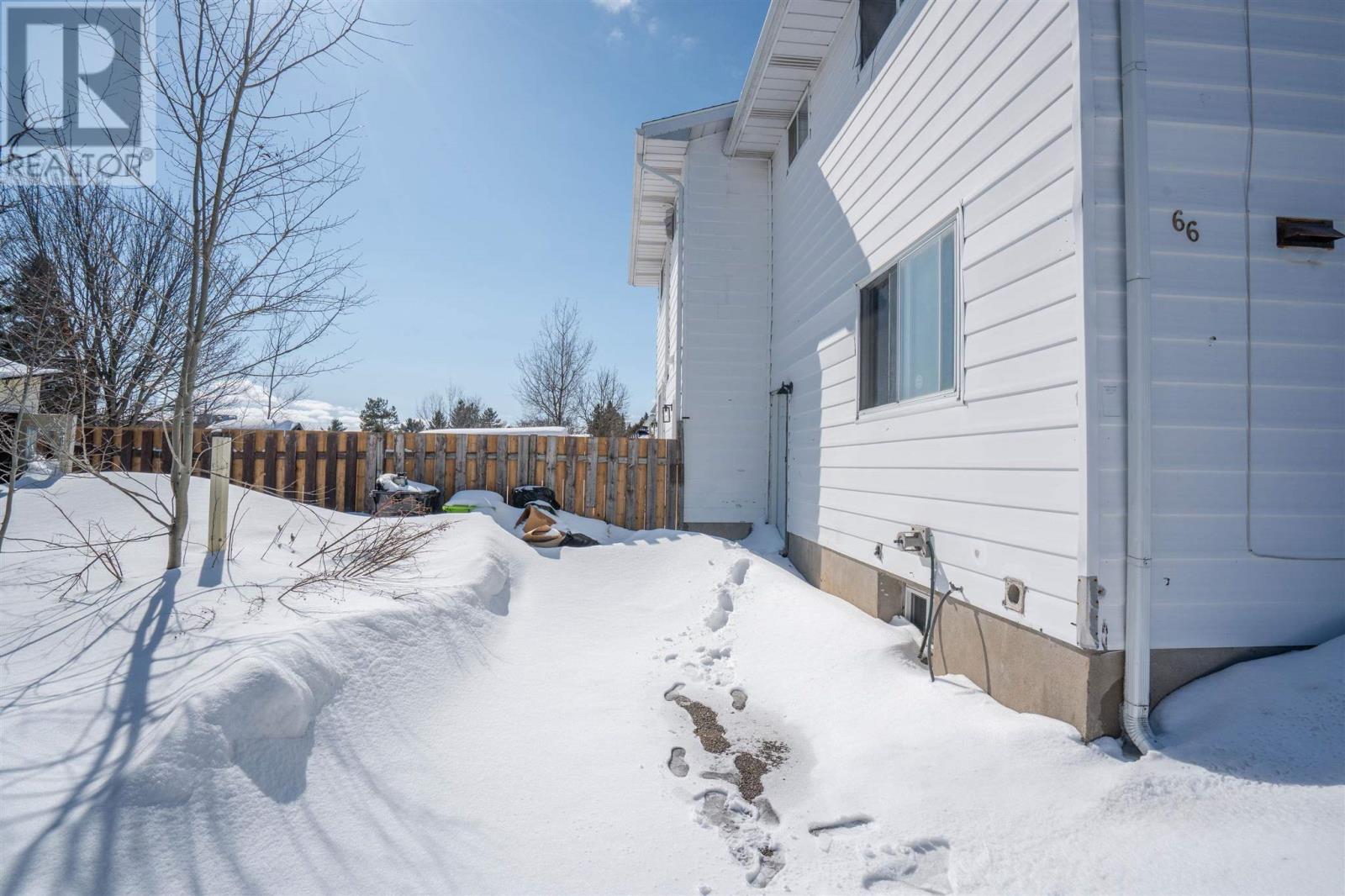 66 Robin St, Sault Ste. Marie, Ontario  P6A 5X9 - Photo 3 - SM260517