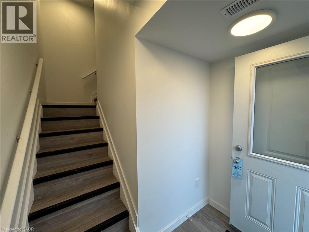 127 Highriver Trail Unit# Main, Welland, Ontario  L3C 0H6 - Photo 3 - 40813279