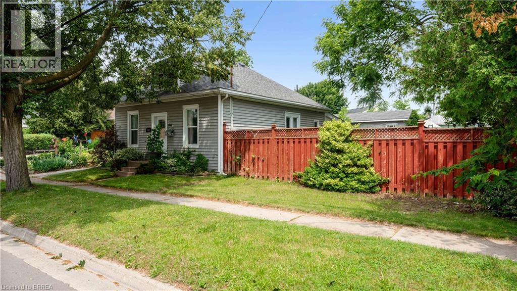 263 Grand River Avenue, Brantford, Ontario  N3T 4Y5 - Photo 2 - 40814907