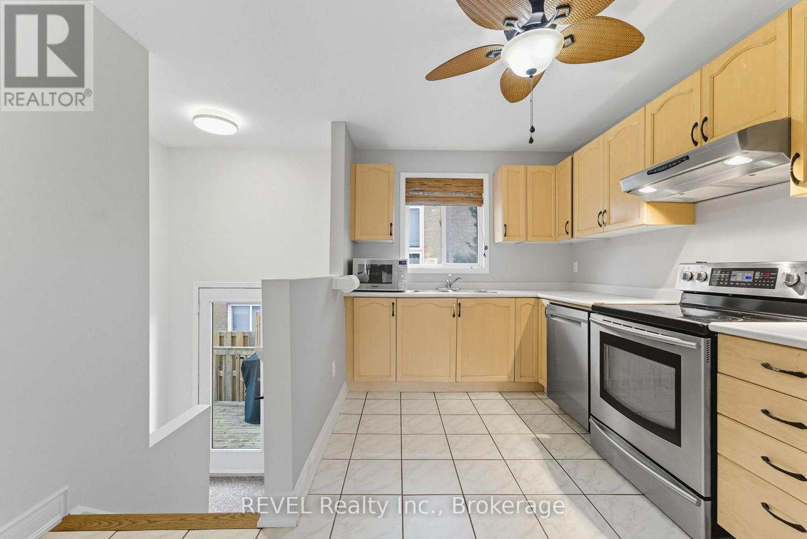 11 Supreme Drive, Hamilton, Ontario  L8W 3V1 - Photo 13 - X12919130