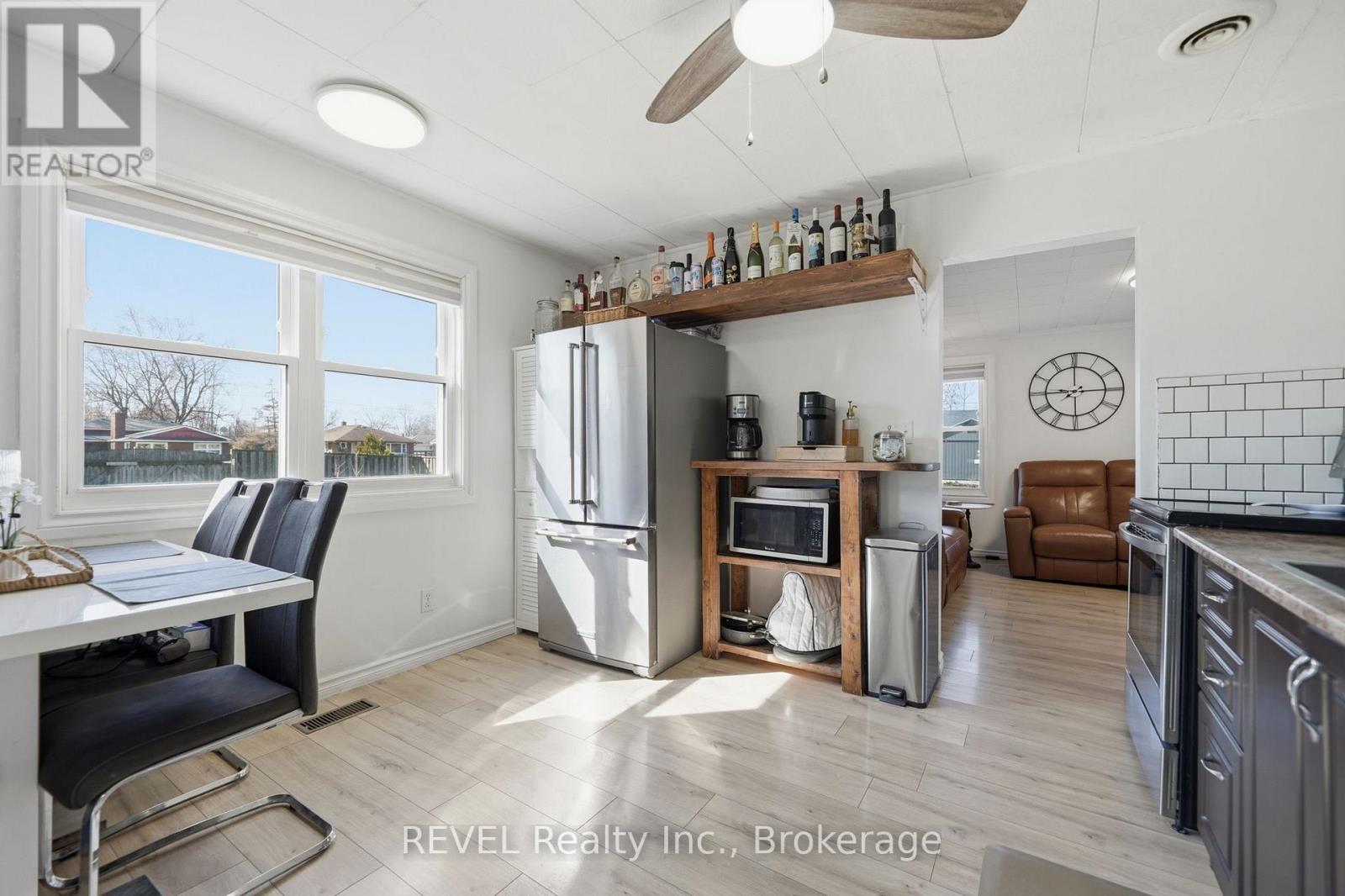 77 Ellen Street, Fort Erie, Ontario L2A 4C9 - Photo 5 - X12919144