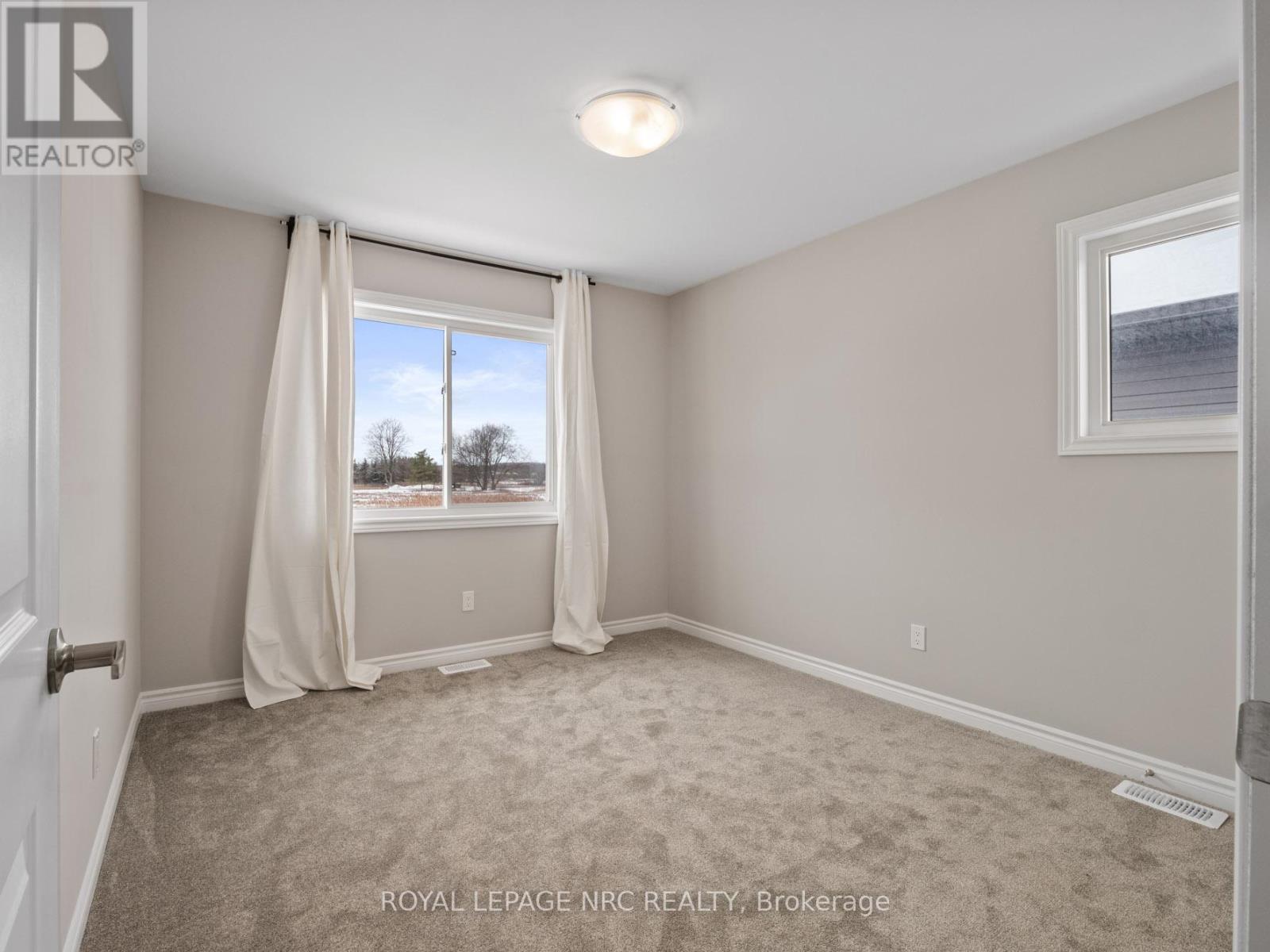 27 Renfrew Trail, Welland, Ontario  L3C 0K2 - Photo 13 - X12919208